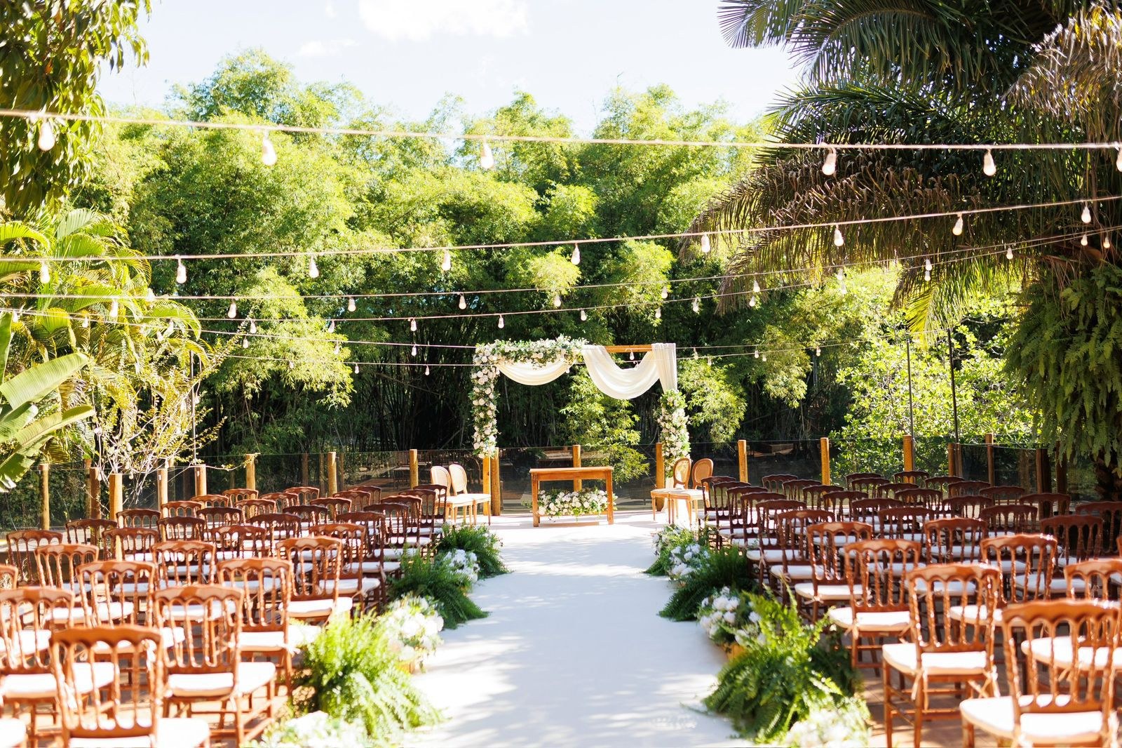 Passarela ao ar livre e Altar